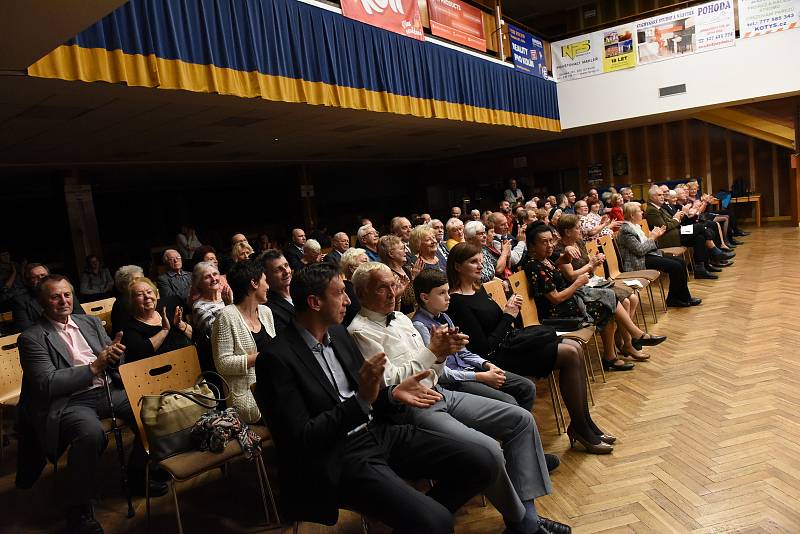 Podzimní koncert Kolínské filharmonie ve velkém sále Městského společenského domu v Kolíně.