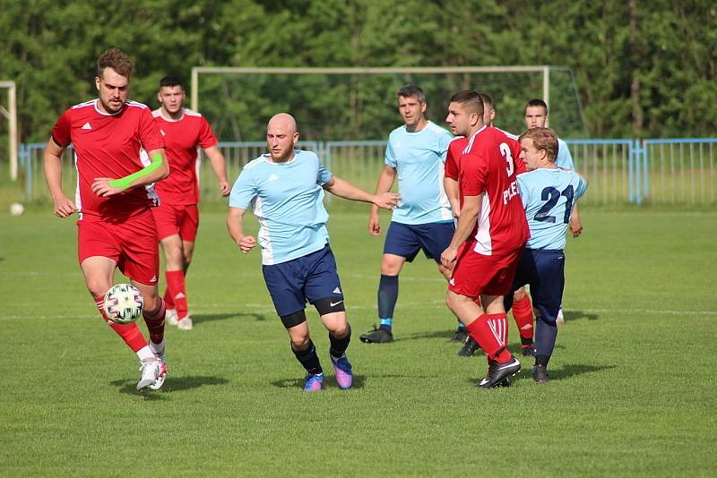 Z fotbalového utkání třetí třídy Velký Osek - Polepy (6:0)