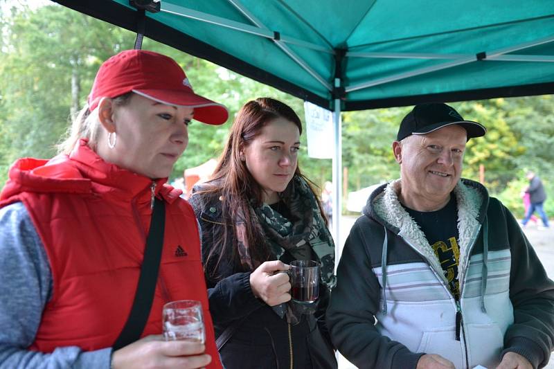 Radimští chytali ryby a pochutnávali si na dobrotách z bůčku