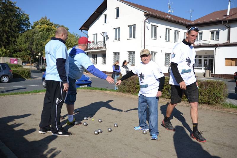 Turnaj v petanque.