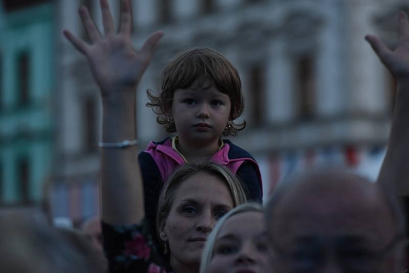 Tečku za kolínským kulturním létem udělali Michal Hrůza a kapela Ille