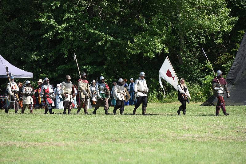 Z rekonstrukce historické bitvy 'Čas králů' na jízdárně v Kolíně.