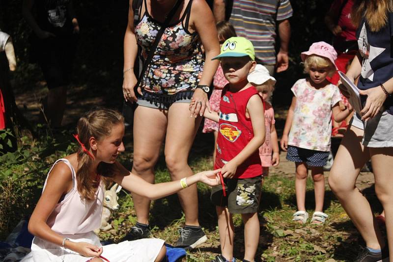 Souběžně s letním rodinným festivalem Kouřimská skála se v Kouřimi v sobotu odpoledne uskutečnil 18. ročník Putování s pohádkou. 