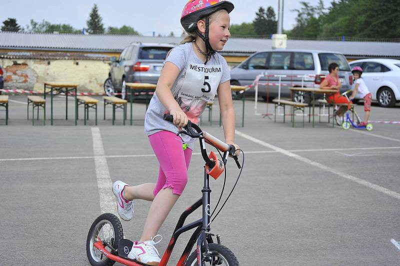 Závody na koloběžkách se uskutečnily v Kouřimi.