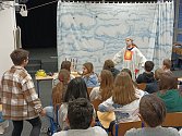 Anglické představení na 4. základní škole si užili herci i diváci.