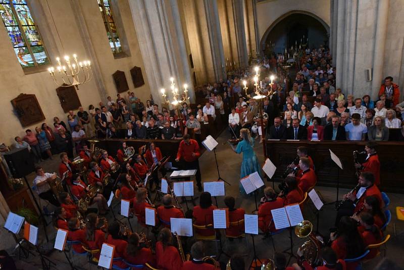 Druhý den se Kmochův Kolín rozepjal do dalších scén i žánrů.