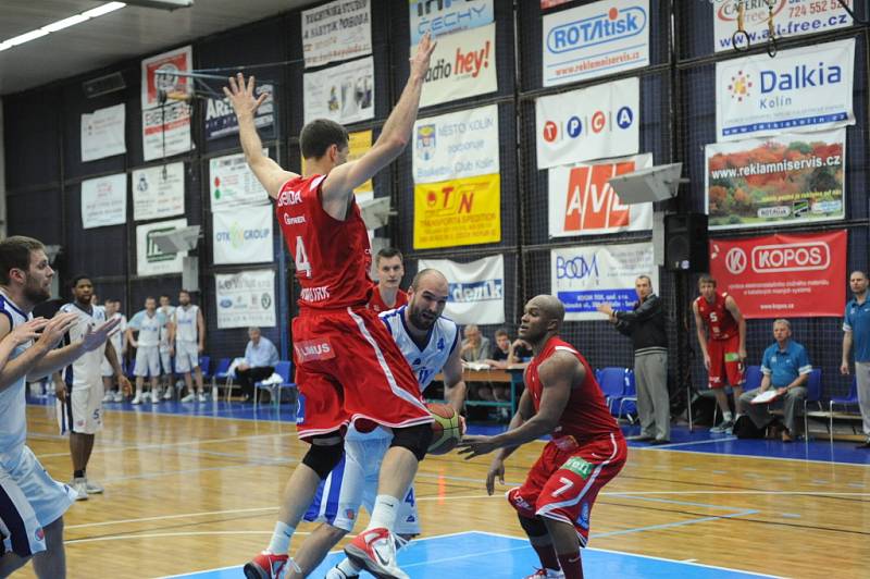 Semifinále Mattoni NBL (2.zápas): Kolín - Nymburk 90:88 pp