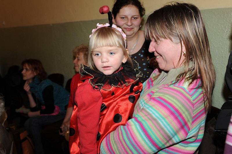 Sobotní pohádka a karneval v Bečvárech