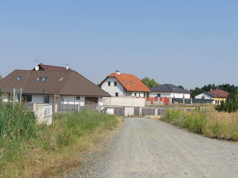 Řada obyvatel Doubravčic má vlastní studny, ve kterých voda zatím jakž takž je. Na zdroji pouze z veřejného vodovodu je závislá zejména část lidé z rodinných domů nově se rozšiřující zástavby.