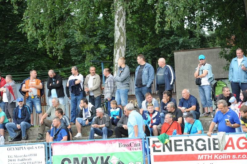 Z utkání FK Kolín - Horní Měcholupy (2:0).