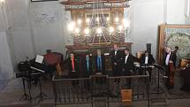 Tentokrát se v kolínské synagoze sešli členové a přátelé kolínského Kruhu přátel hudby na koncertu špičkového vokálně – instrumentálního souboru Linha Singers.