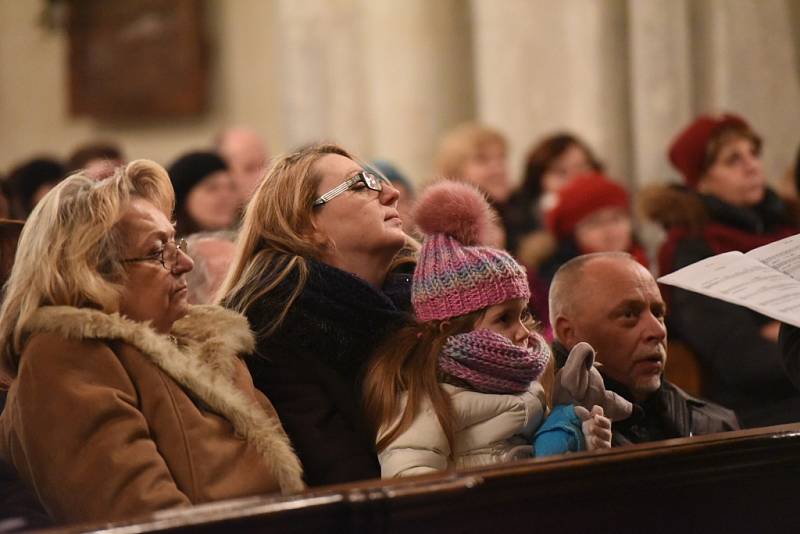 Česká mši vánoční autora Jakuba Jana Ryby v podání Kolínské filharmonie.