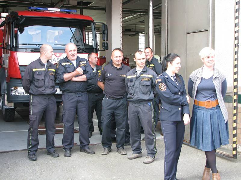 Senátoři zavítali ke kolínským hasičům