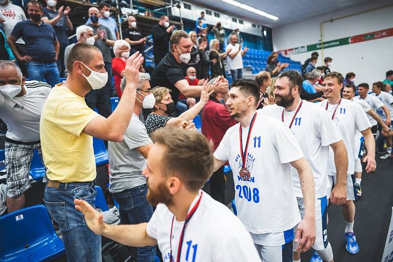 Z basketbalového utkání o třetí místo Kooperativa NBL Kolín - Brno (90:89)