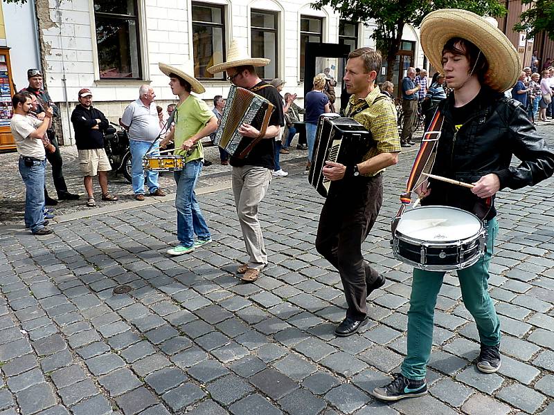 Hlavní slavnostní průvod Kmochova Kolína 2012