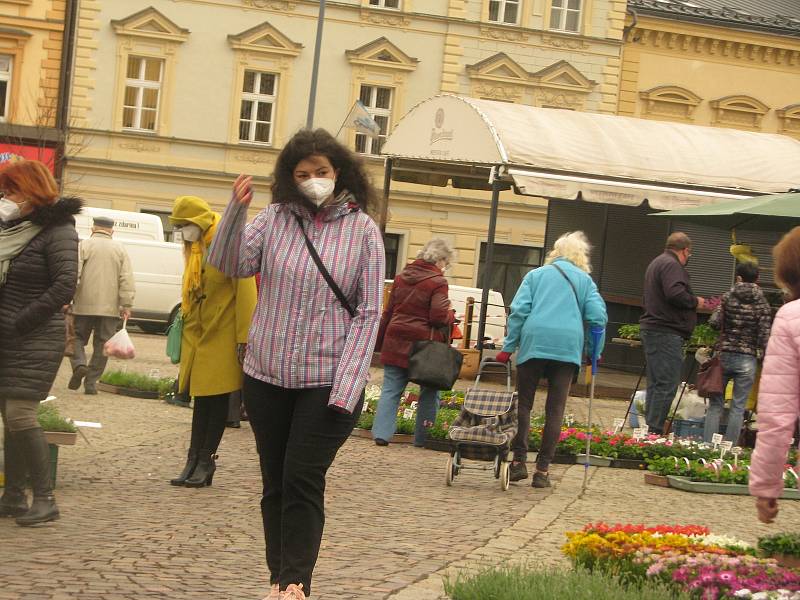 Trh na Karlově náměstí v Kolíně.