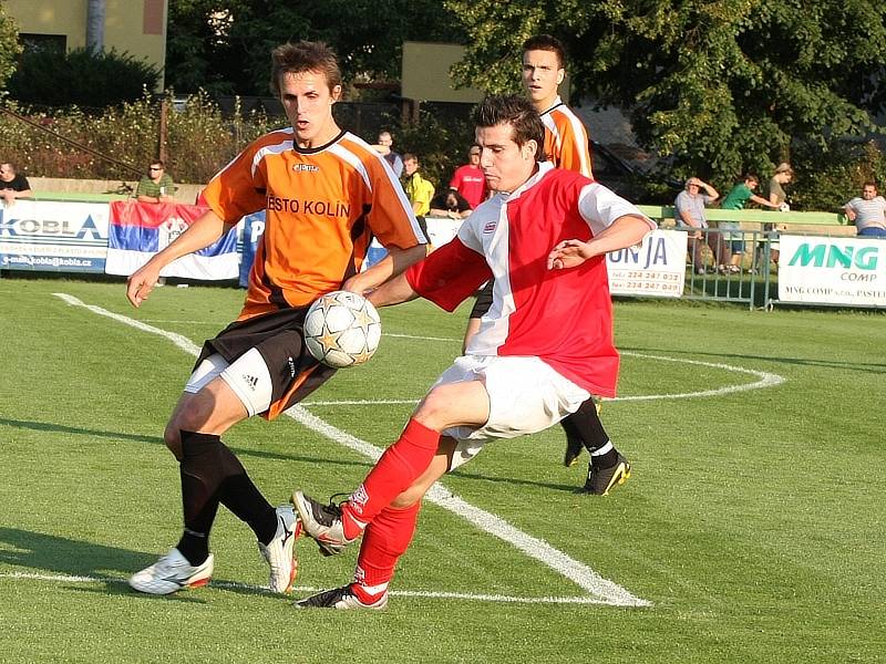 Z divizního fotbalového derby Velim - FK Kolín (3:2).