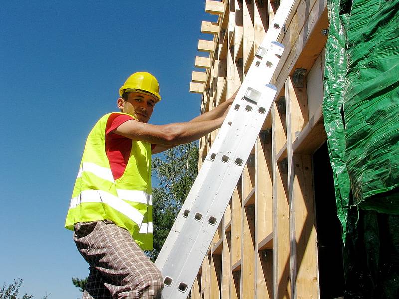 V Třebohosticích vyrůstá přístavba školy