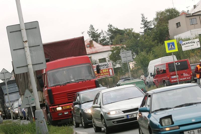 Začala úprava kruháku u Lidlu v Kolíně