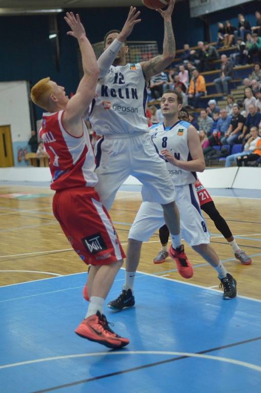 Z pohárového utkání BC Geosan Kolín - Pardubice (71:75).