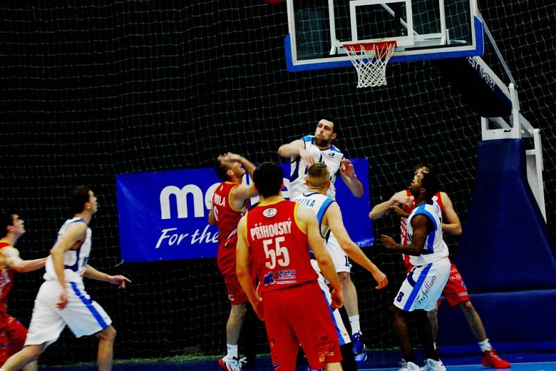 Basketbalisté Kolína po dobrém kolektivním výkonu porazili Pardubice 70:64