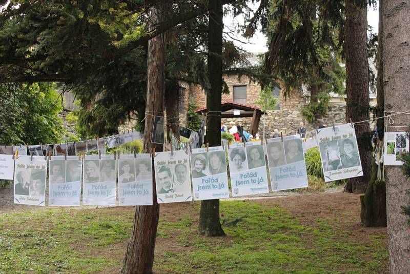 Lidé se při večerní procházce v Kouřimi dozvěděli mnoho o historii.