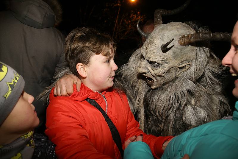 Krampus čerti v kolínské pivnici Barborka.