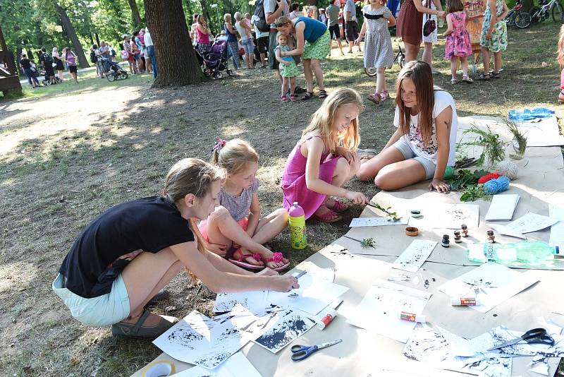 Otevřenou ulici zahájil starosta města Vít Rakušan a skupina Kolíňanka.