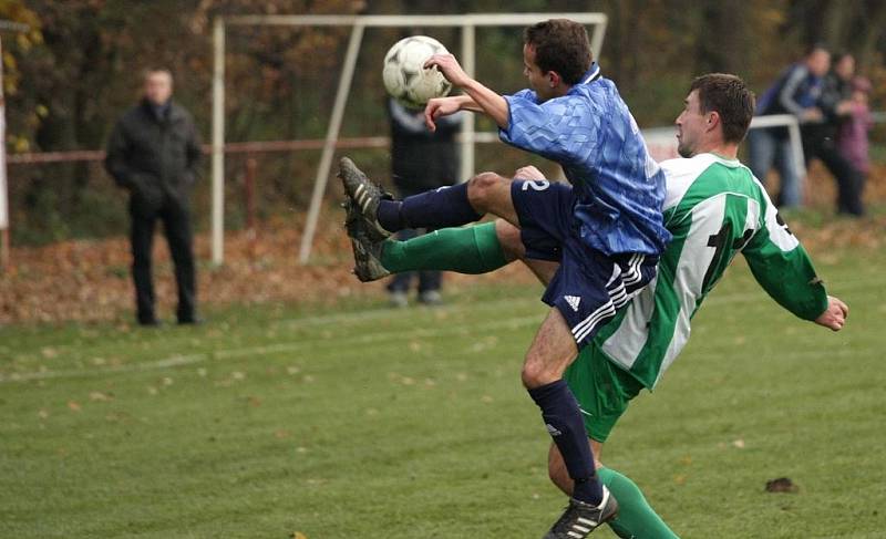 Z utkání Zásmuky - Kouřim (1:3).