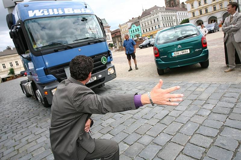 Veselo, řízečky a jitrnice pro všechny – to vše provázelo sňatek novomanželů Hovorkových