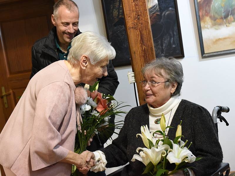 Z vernisáže výstavy Marie Svobodové v Galerii V Zahradě Základní umělecké školy Františka Kmocha v Kolíně.