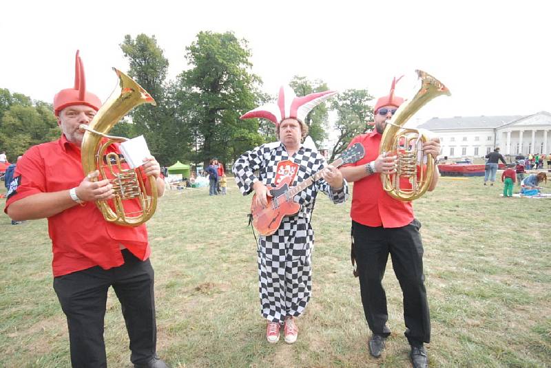 Festival Kefír se přesunul k zámku Kačina