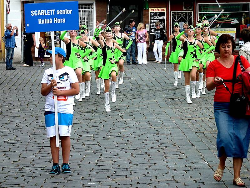 Hlavní slavnostní průvod Kmochova Kolína 2012