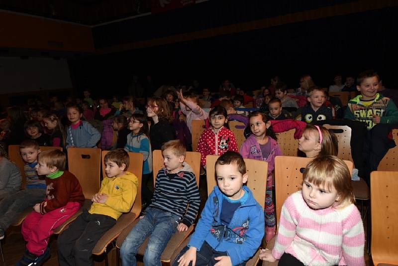 Divadélko upozorňovalo děti na nebezpečí internetu