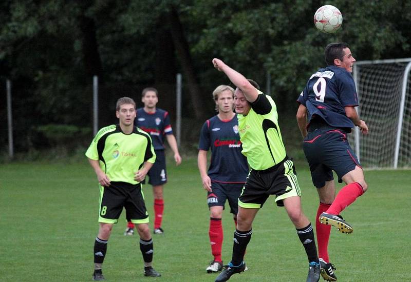 Z utkání Kouřim - Jílové (2:1).