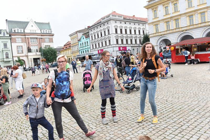 Z posvícenského programu na Karlově náměstí v Kolíně v rámci v rámci Kolínského kulturního léta.