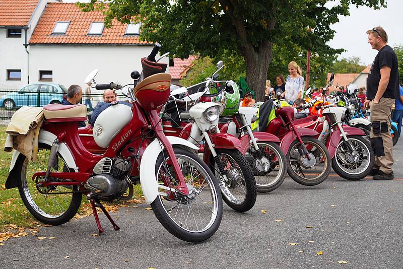 Ze závodu malých motocyklů Kozojedský fichtl 2021.