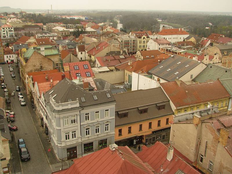 Pohled na Kolín při výstupu na zvonici chrámu sv. Bartoloměje.