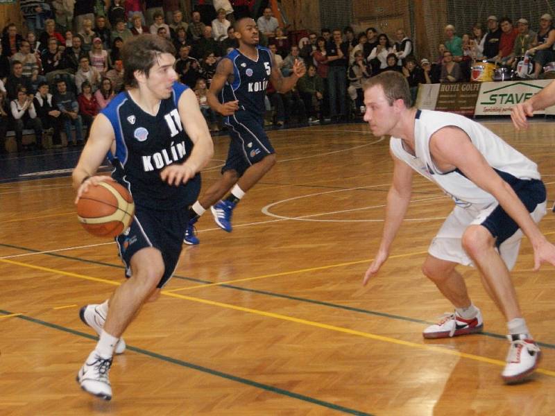 Z utkání Mattoni NBL Poděbrady - Kolín (87:93).