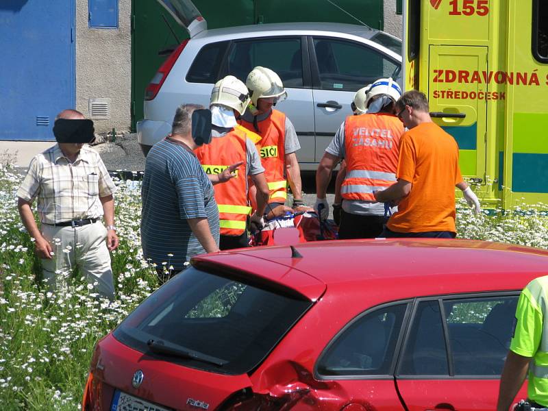 Vážná dopravní nehoda na výjezdu z Polepské ulice