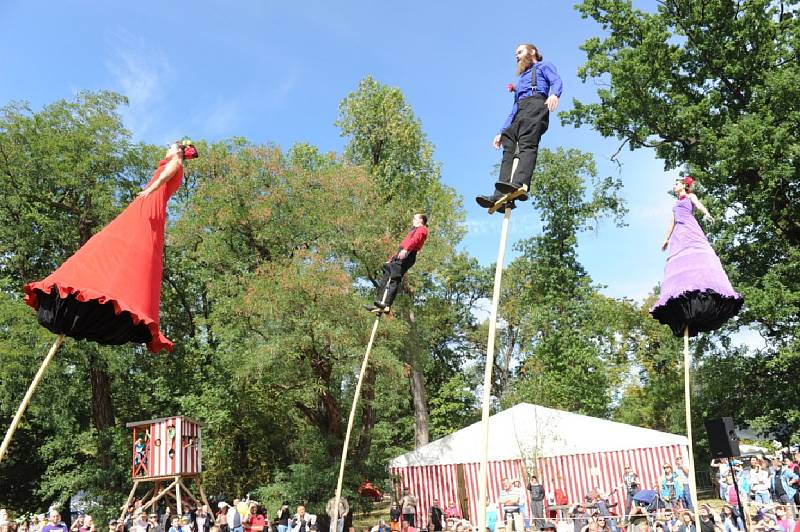 Festival Kefír se přesunul k zámku Kačina