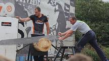 Nedělní odpoledne ve Viticích zpestřil Timbersports.