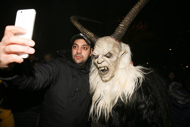 Krampus čerti v kolínské pivnici Barborka.