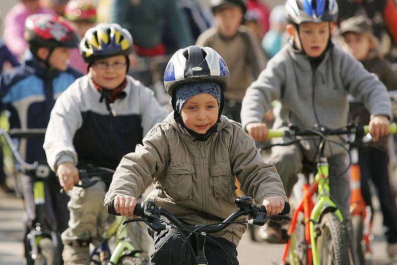 Ve Veltrubech slavnostně otvírali nové silnice