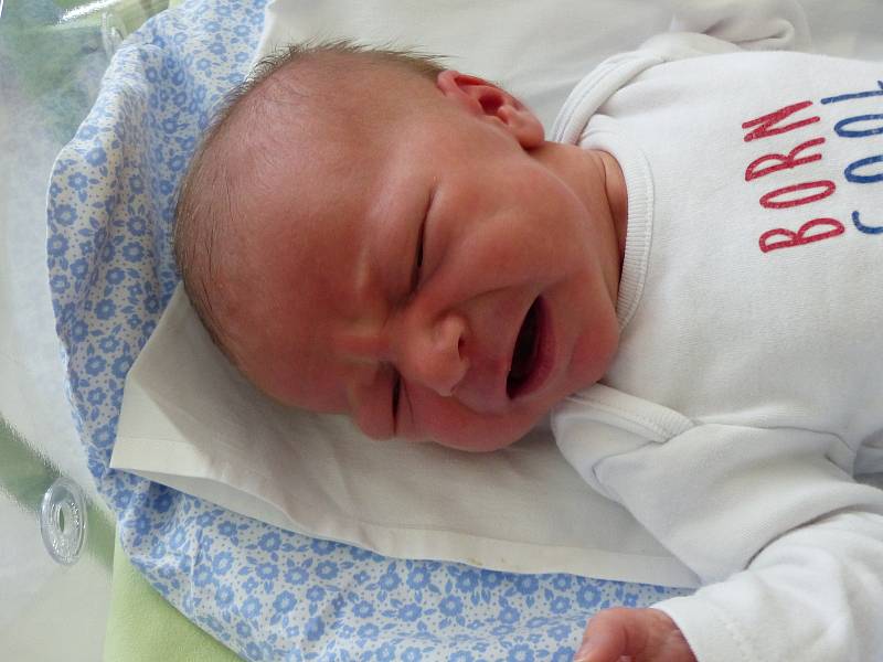 Adam Kýr se narodil 1. července 2022 v kolínské porodnici, vážil 3595 g a měřil 51 cm. Do Olešky si ho odvezla sestřička Julie (1.5) a rodiče Zuzana a Roman.