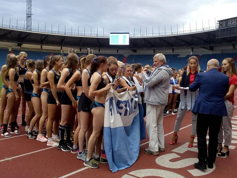 Kolínské dorostenky se staly mistryněmi republiky v soutěži družstev.