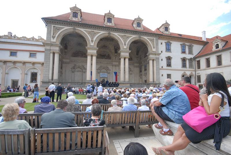 Přátelé Františka Kmocha vyrazili do Prahy na hudební poctu svému slavnému kapelníkovi