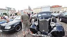 Majitelé vozů značky Mercedes-Benz se sešli po třiatřicáté a auty zaplnili kolínské Karlovo náměstí.