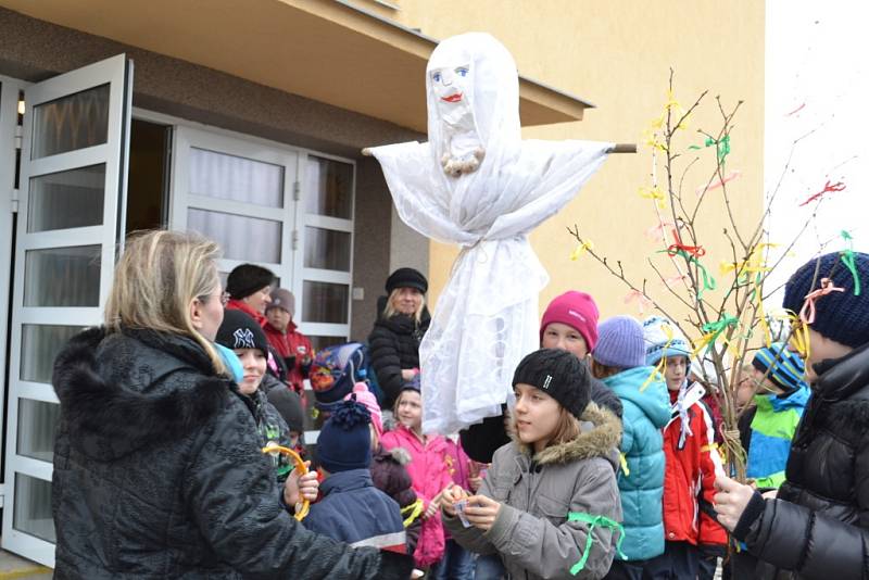 Děti vynášely zimu ze vsi