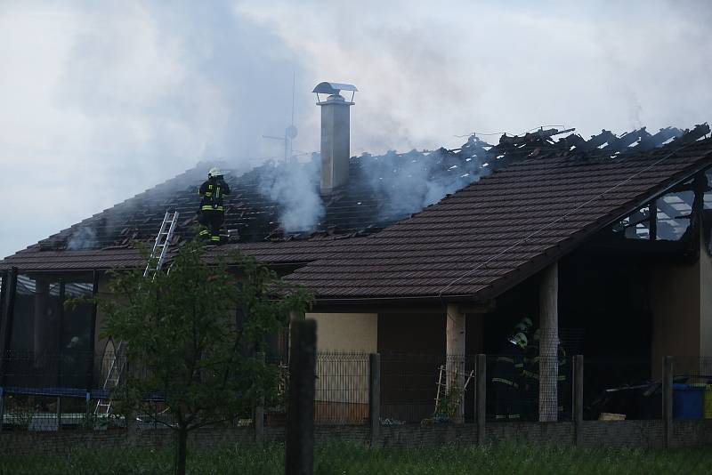 Požár bungalovu v obci Kořenice.